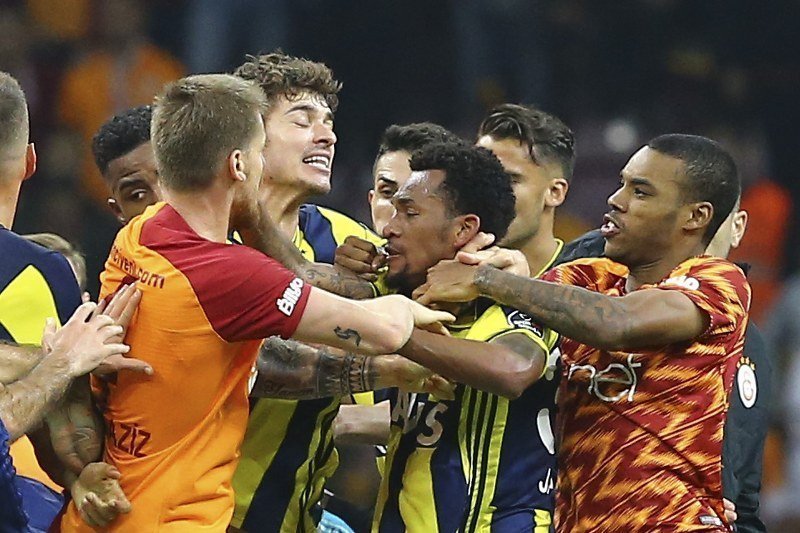 Galatasaray - Fenerbahçe olaylar - diyagonal.net