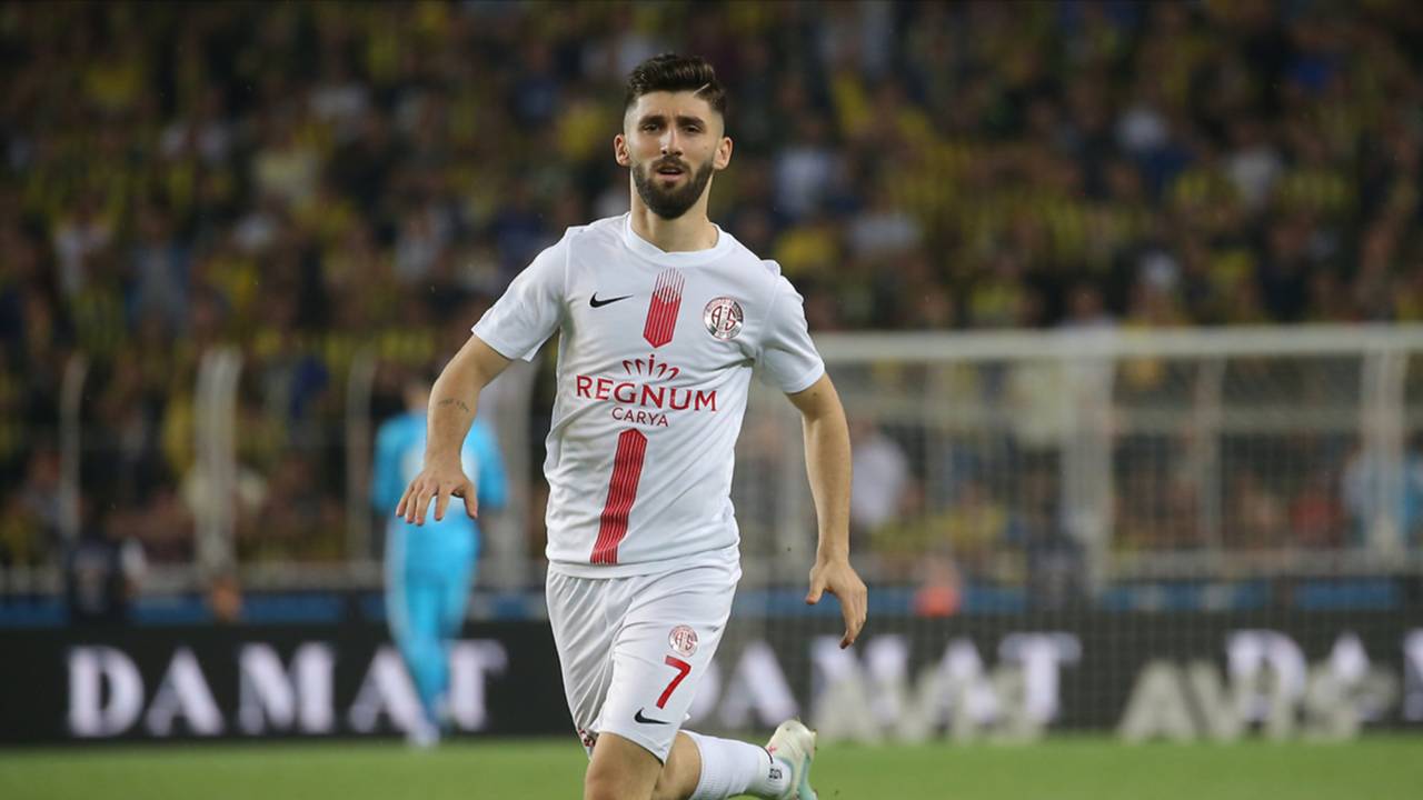 Dogukan Sinik fener - Antalyaspor, Fenerbahçe'den 2 milyon euro talep etti